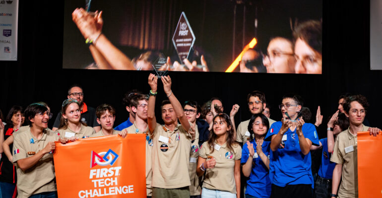 2025-03-22_felicitations_aux_champions_de_France_de_robotique